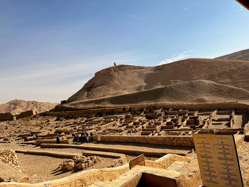 Ruiny Deir el-Medina