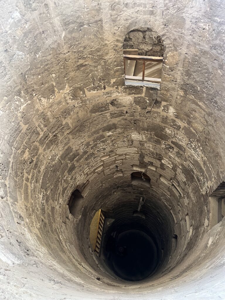 Katakumby Kom el-Shoqafa w Aleksandrii — największe starożytne katakumby w Egipcie.