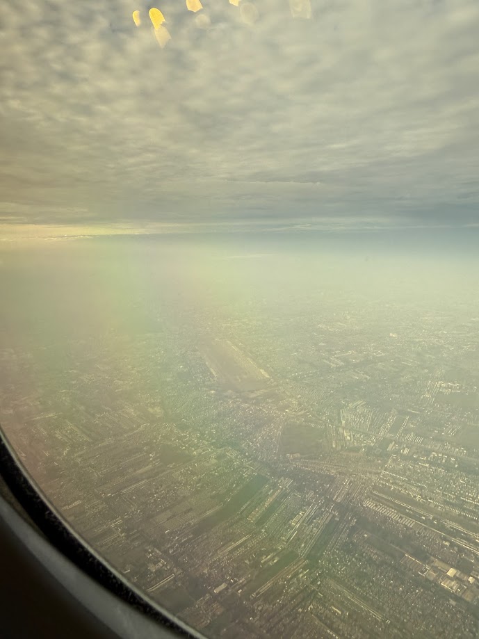 To nie jest odbicie w szybie samolotu tak realnie wyglądało niebo nad Bangkokiem