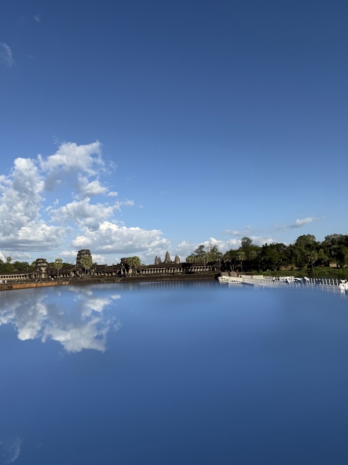 Ambitny projekt technologiczny pt. „Jak prawie wpadłam do basenu w Angkor Wat, żeby poprawić coś, co natura zrobiła idealnie”