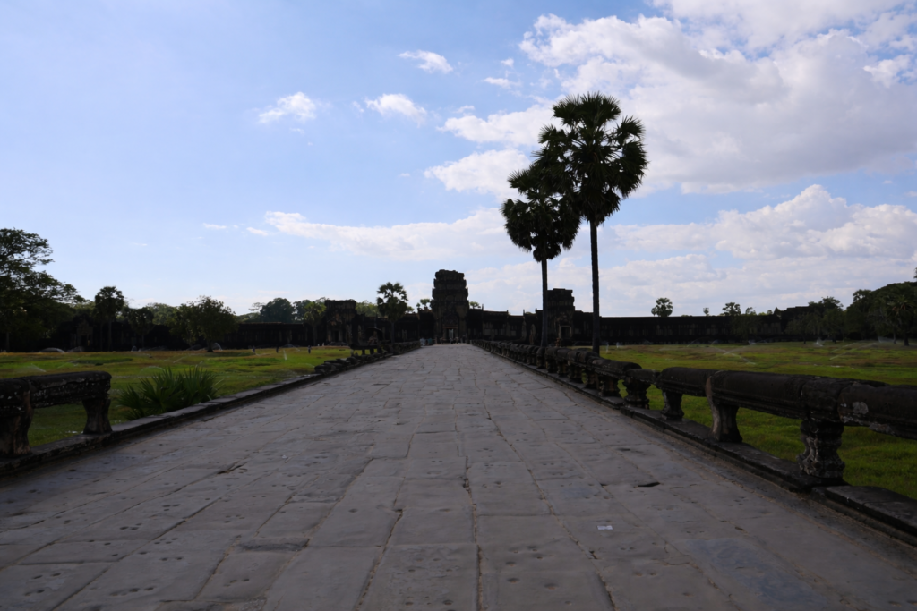 Grobla prowadząca do sanktuarium 